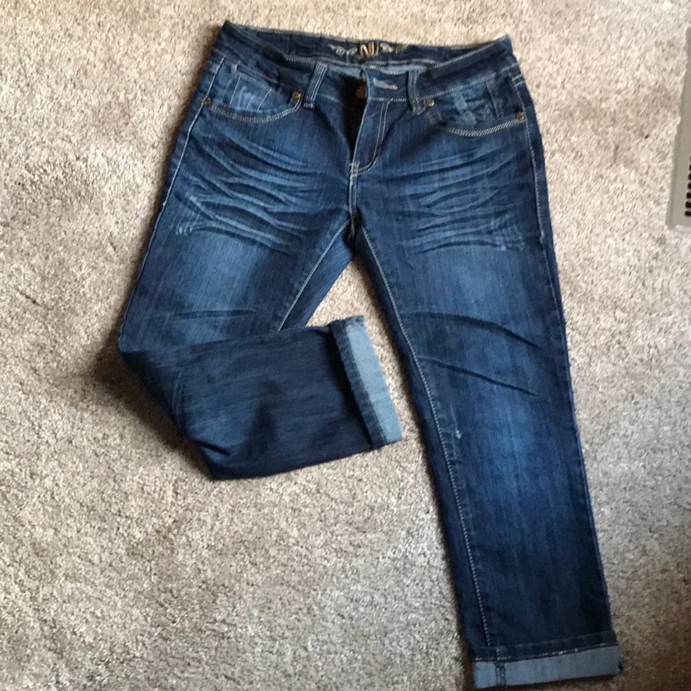 NV Distressed Capris 7
